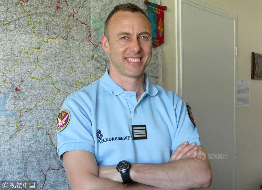 千亿资金认购科创板基金热销_云服务器公司
