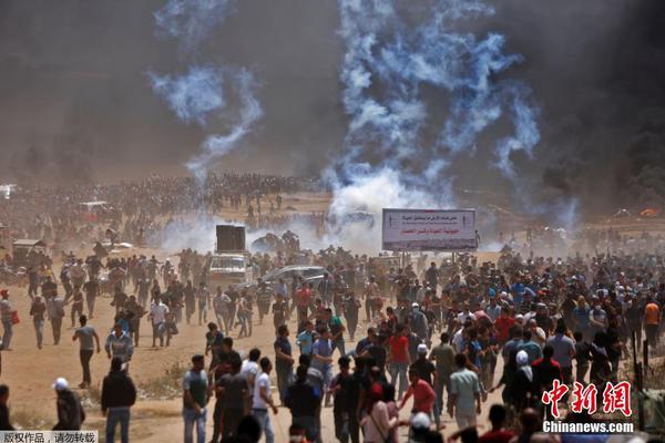 被拘10天!老人初次乘机嫌排队长 竟打开应急舱门_挂机宝运行脚本