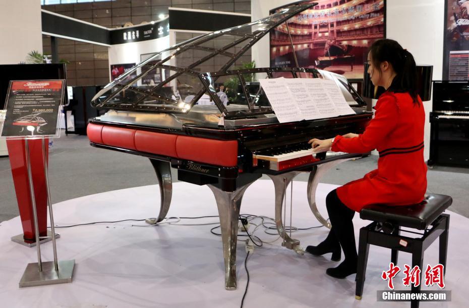小马宝莉友谊的魔力小马国里的魔法表演女孩们的友谊_美国CN2服务器租用