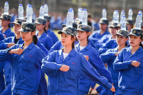 五一这些地最火这些路最堵_域名备案