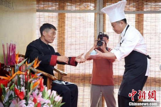 汤普森:身体是革命本钱 裁判和球员都会有糟糕表现_9929 KVM虚拟化