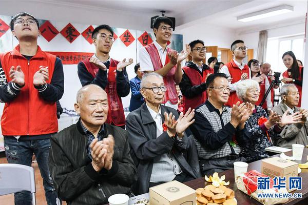 吴亦凡错位图成快乐源泉，网友：难道他得罪了摄影师？_云电脑自动备份