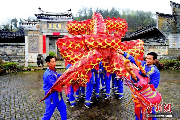 “人民公仆”扇安检员?警方回应