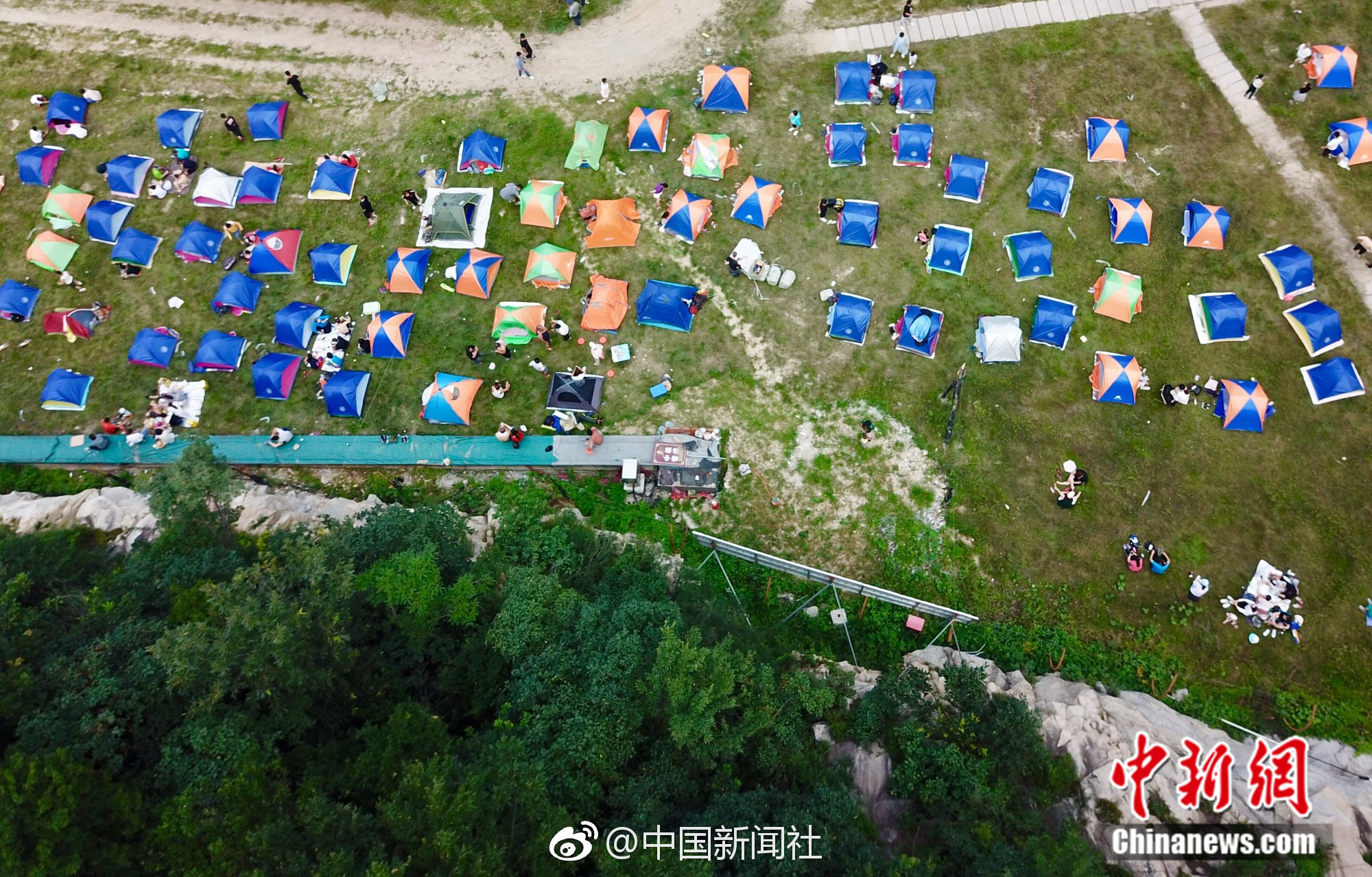 在域名店铺中怎么买域名_云电脑是什么
