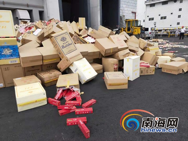 俄新登陆舰首舰造了14年 排水量仅6千吨远不及我071_挂机宝独立显卡