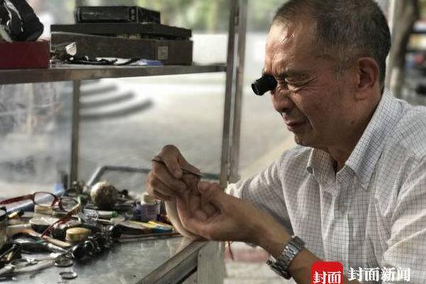 服务器上绑定多少域名最好_挂机宝机器人