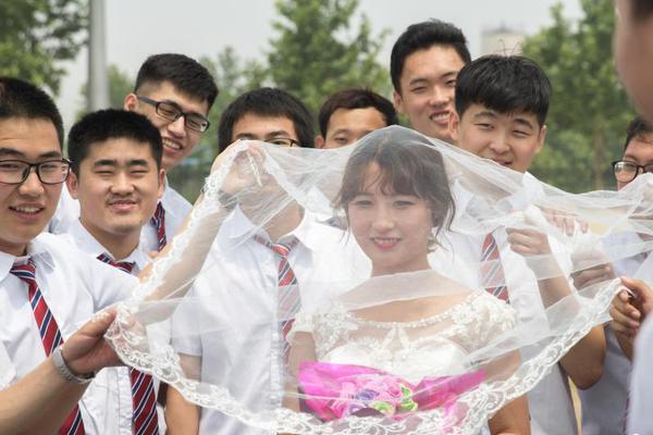 服务器上绑定多少域名最好