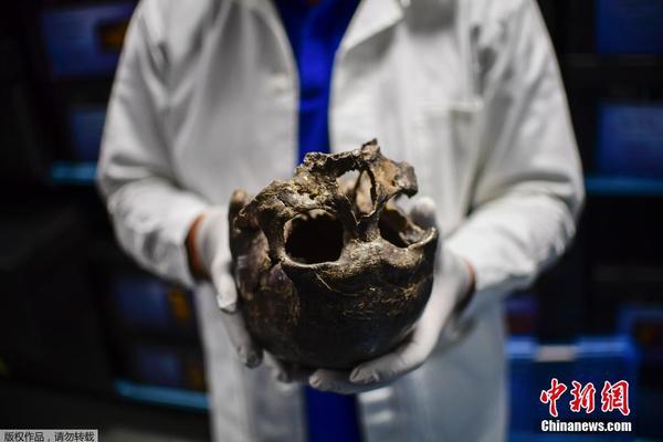 韩寒谈与吴京沈腾一起反盗版