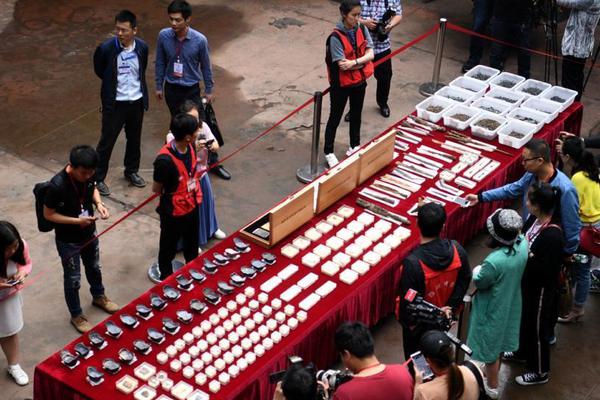 云服务器购买及项目部署流程_CN2服务器免备案