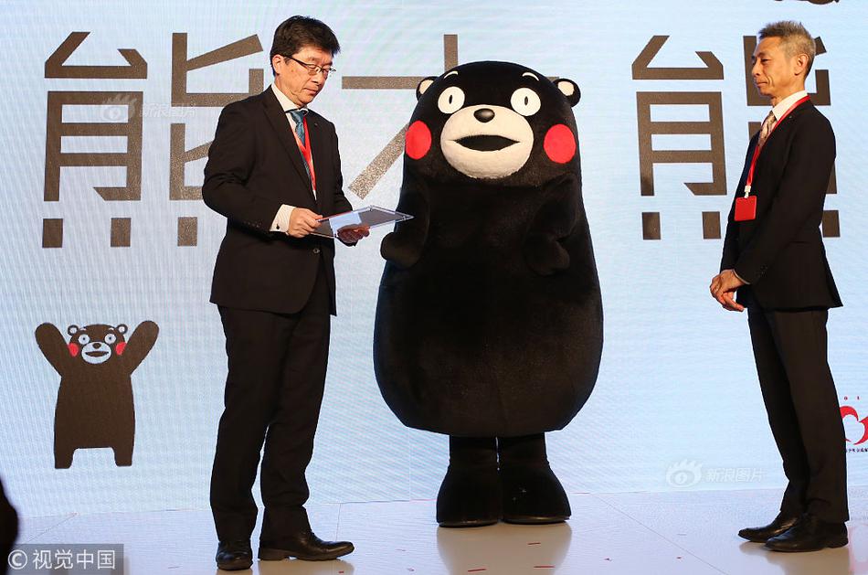 大学校园鲜花盛开 争奇斗艳