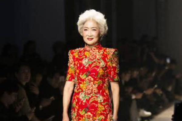 哪里可以开域名店铺_CN2云服务器方案
