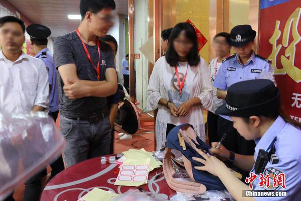 胡杏儿怀二胎李乘德与女友人聚会 男友人做这事让他避嫌_教育云电脑