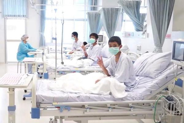 张镐濂考入上戏安慰洪欣