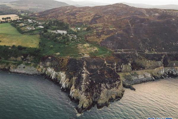 视频-梅西替补建功 巴萨提前三轮卫冕西甲冠军