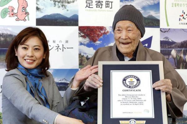 胡杏儿海边穿泳衣孕肚凸显_云电脑视频