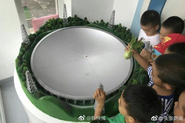 请问日常如何穿小黑裙?_云服务器镜像