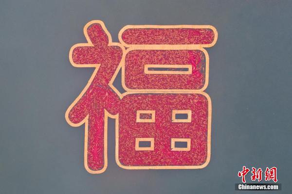 爆笑!花臂老爸给女儿换尿布