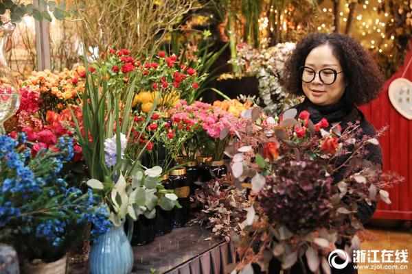 何炅过生日与汪涵一同庆祝 杨乐乐:彼此要珍惜啊