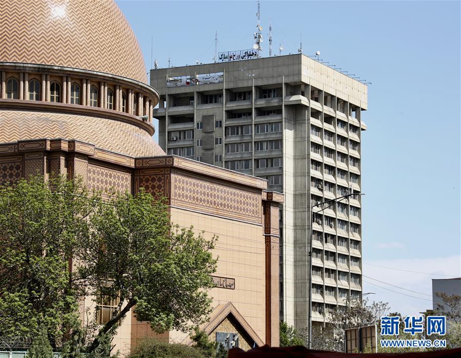 “五一”假期首日 逛世园会S2线列车上午趟趟满员
