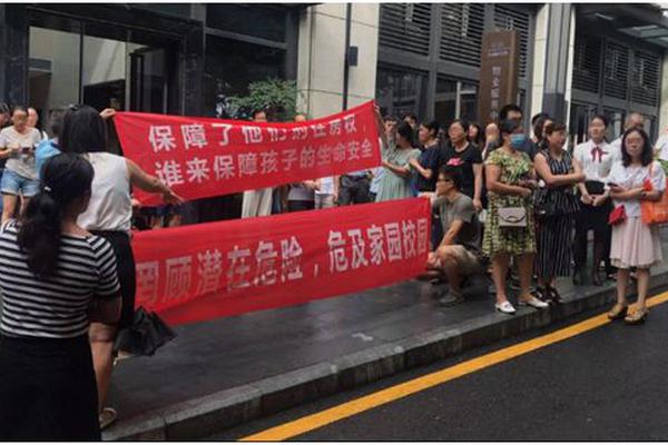 中国130舰炮装万吨大驱俄同款却装小护卫舰 秘密在这_挂机宝解锁TikTok