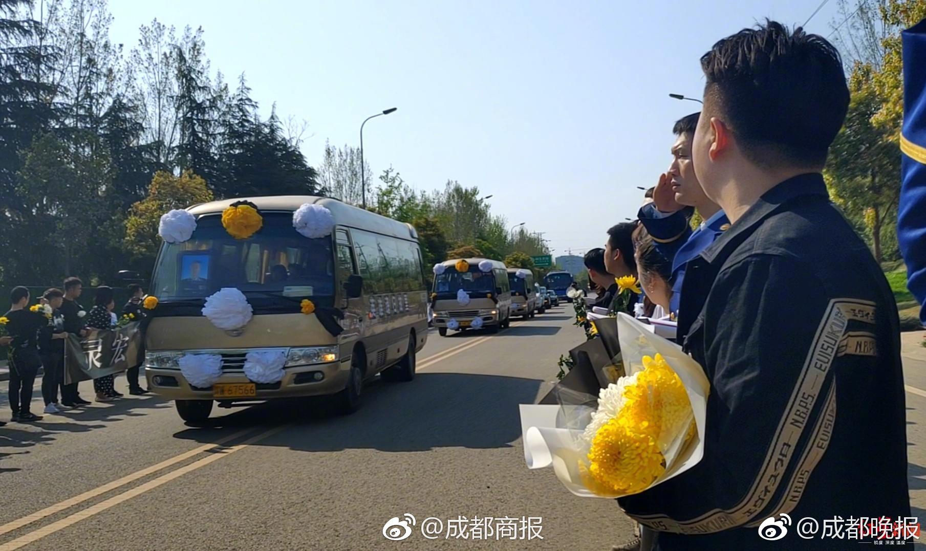 囧途:成都飞马代航班延误 近百旅客机场通宵枯坐