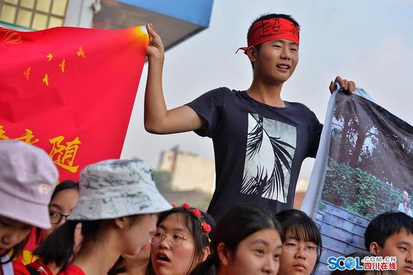 在域名店铺中怎么买域名_云服务器云端硬盘