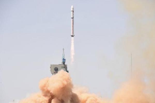 花季少女患抑郁症准备轻生 民警“自揭伤疤”苦劝