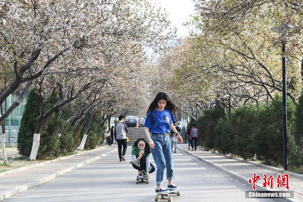 公务员涉内幕交易:获利区区2.6万 反遭罚款15万_挂机宝香港
