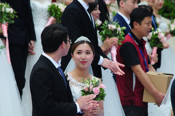 官方辟谣上戏女学生携子闹场_9929AI推理