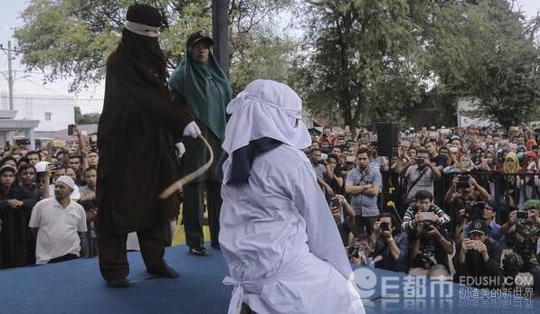 一艘4万吨新巨舰首次与国产航母同框了!她来大连准备干什么?_挂机宝独立显卡