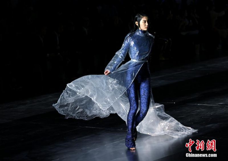 杭州美女租废弃水泥厂 花120万改成五层山景房