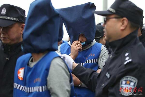 美两艘军舰擅闯台湾海峡 美太平洋舰队发表嚣张声明