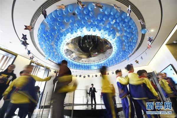 厦大师生校友深情唱响《歌唱祖国》_CN2远程开发