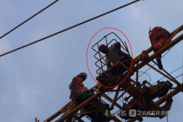 比伯约朋友压马路表情严肃_挂机宝美国