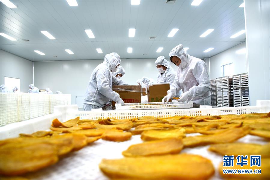 闪瞎眼的金属包我pick了 五一的朋友圈等我炸翻你