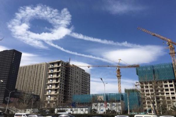 300米峡谷上空的女保洁