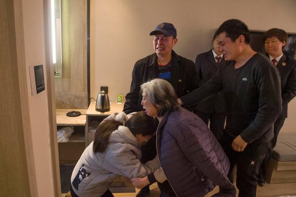 首战争议判罚掩盖杜兰特伟大 他进攻效率完胜哈登