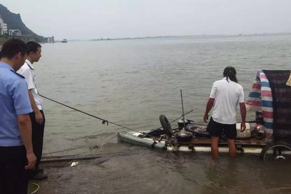 李亚男产后瘦身成功,晒照秀完美身材