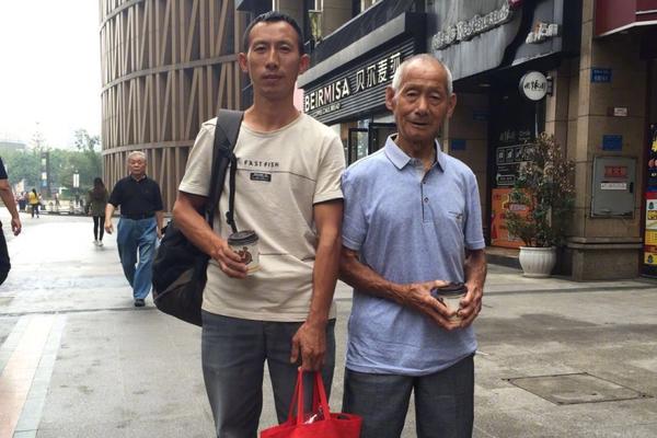 从习近平忙碌的四月看“我将无我”