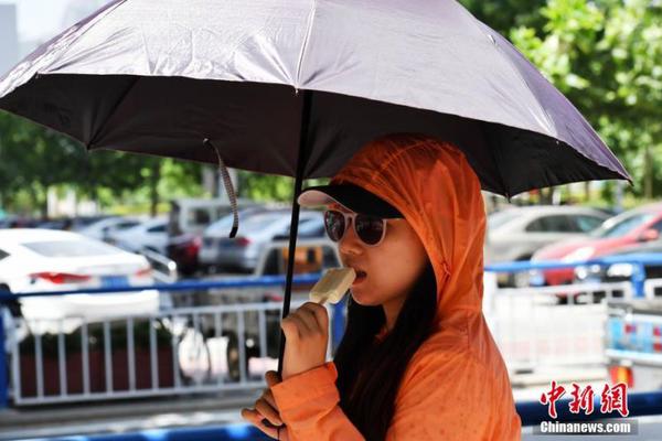 不和实锤?赵丽颖取关前经纪人黄斌 曝资源全被带走_9929性价比之王