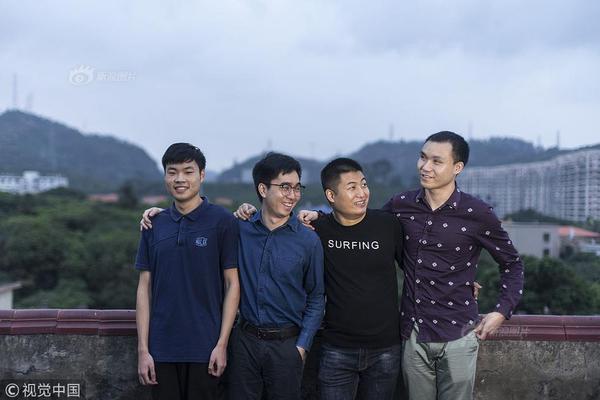 实拍:懒熊护崽与老虎对峙缠斗_云电脑部署