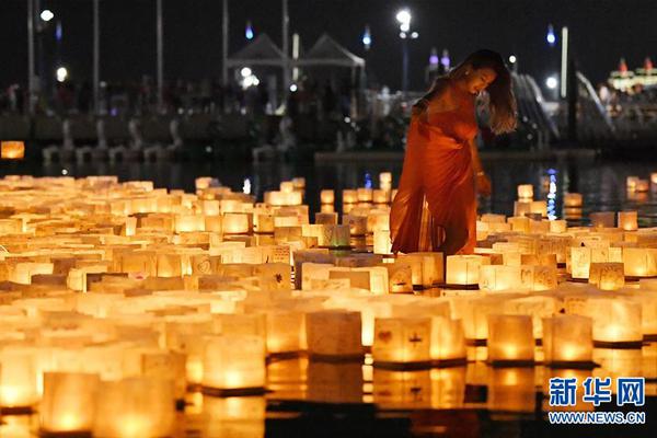 外国网友又被中国挖掘机技术惊呆了:这是杂技吗?_迷你哆挂机宝