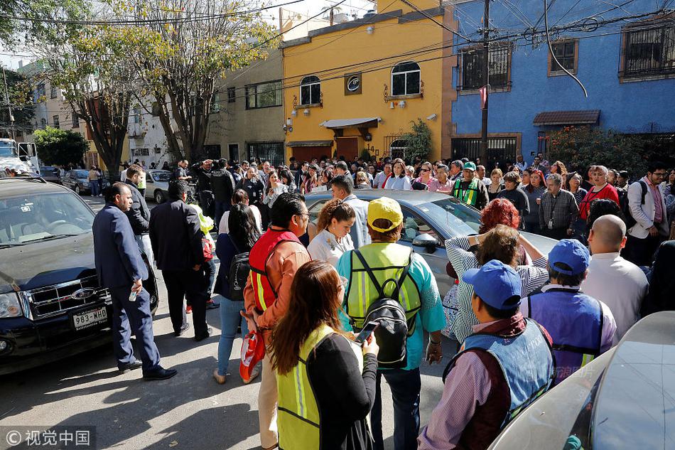 五一深夜出城大军哀嚎：干粮吃光了 尿不湿忘带了