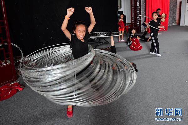 终极Boss，宝马M8谍照曝光，对手锁定雷克萨斯轿跑LC F