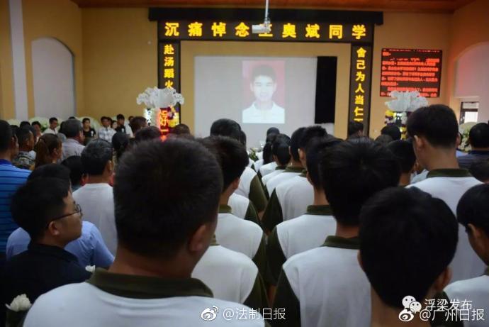 下雨下雪下冰雹,都拦不住二哈犯二,而且还要跟天空打架_便宜9929云服务器