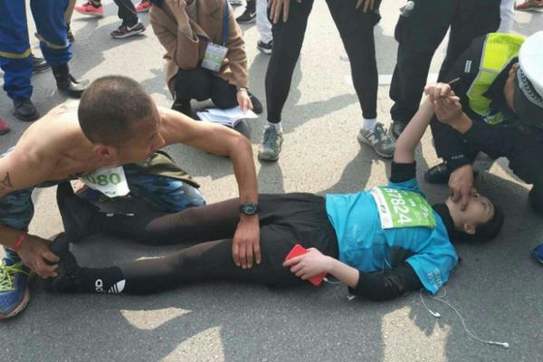 名模吕燕怒斥时装公司抄袭衣款 反被起诉恶意炒作