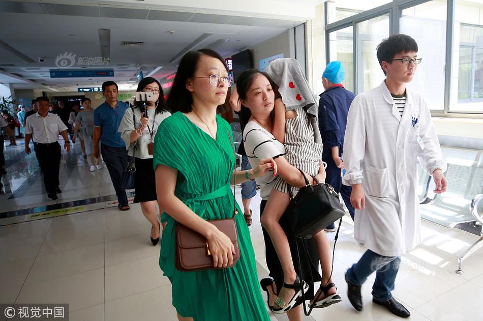 近距离看大白鲨的攻击:血盆大口令人恐惧(图)_9929跨境必备