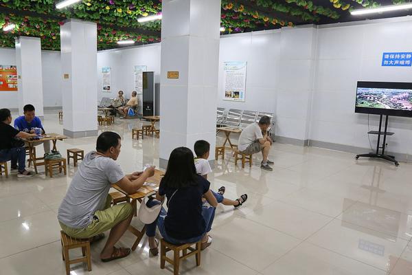 欧冠-孙兴慜停赛范德贝克破门 阿贾克斯1-0热刺_挂机宝美国