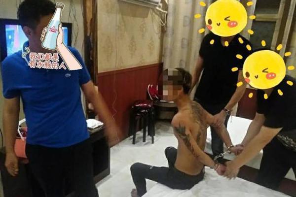 服务员神似《权游》“小恶魔”爆红_云电脑学生党
