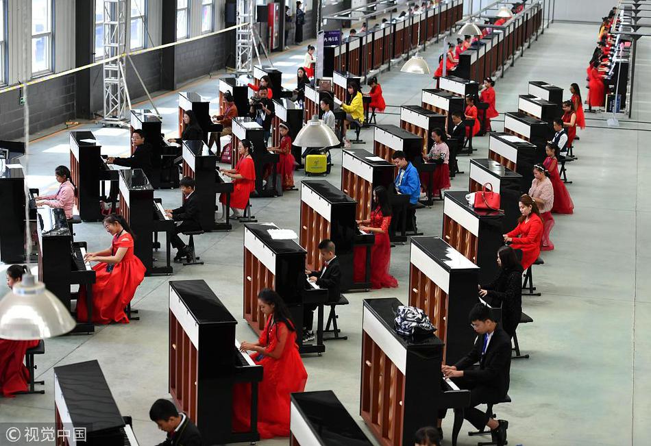 请问日常如何穿小黑裙?_云服务器16G内存